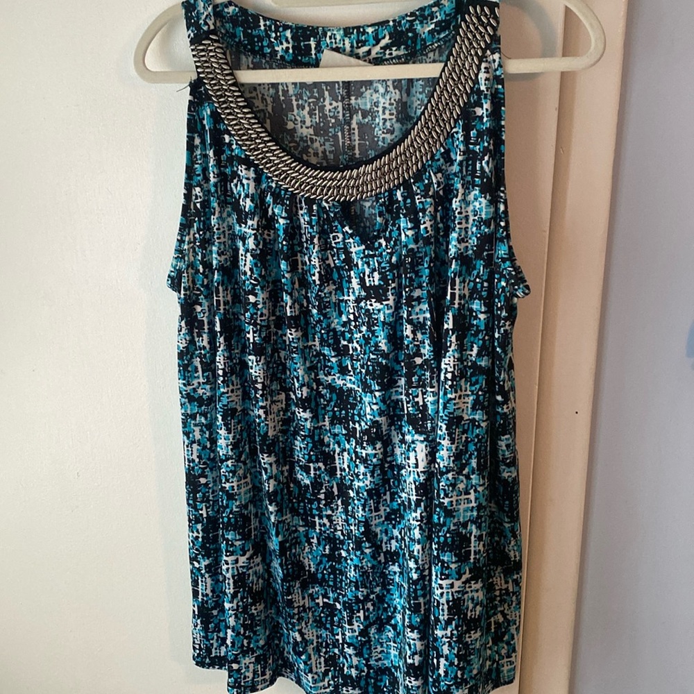 Beautiful Avenue Cami with beaded detail and keyhole. Size 18/20